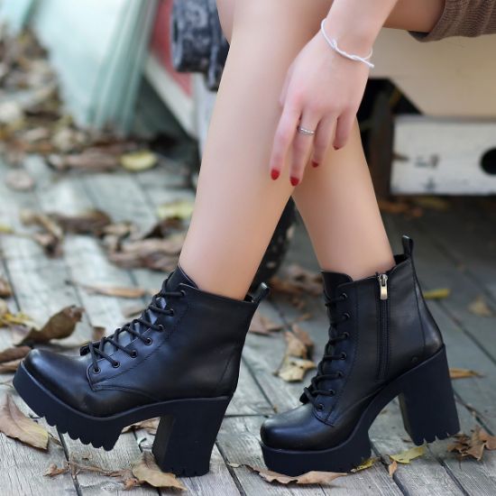 Salto Siyah Cilt Bağcıklı Topuklu Bot resmi