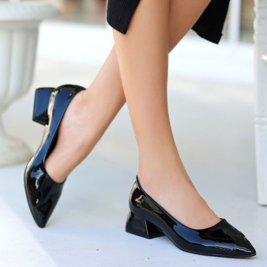 Tinda Siyah Rugan Topuklu Ayakkabı resmi