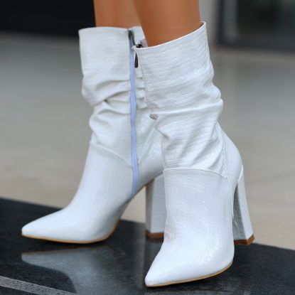 Erita Beyaz Rugan Desenli Topuklu Bot resmi