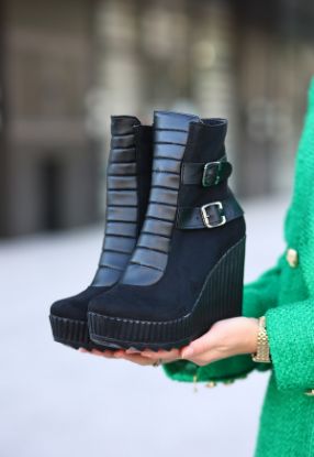 Jeila Siyah Cilt Süet Detaylı Dolgu Topuk Bot resmi