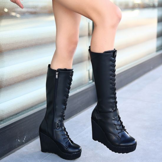 Deja Siyah Cilt Bağcıklı Dolgu Topuk Çizme resmi