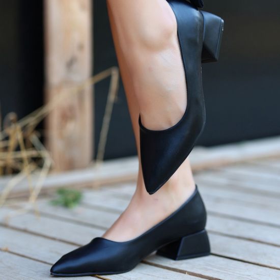 Tinda Siyah Cilt Topuklu Ayakkabı resmi