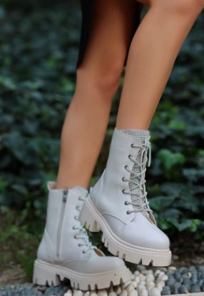 Irna Bej Cilt Bağcıklı Bot resmi