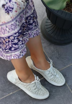 Akja Beyaz Cilt Babet Ayakkabı resmi